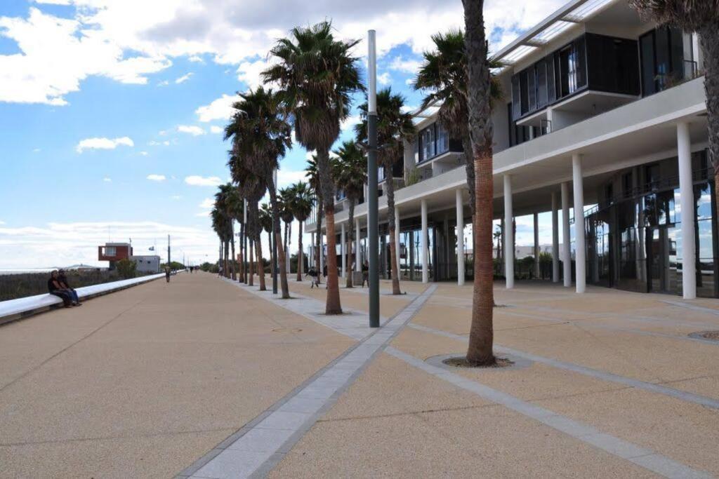 La Plage Vous Appartient - Studio Cabine Vue Mer Apartment Sete Exterior photo